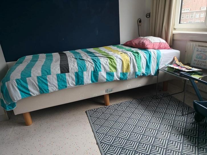 Twee boxspringbedden (90 x 210 cm), Huis en Inrichting, Slaapkamer | Bedden, Gebruikt, Eenpersoons, 90 cm, 210 cm, Stof, Beige