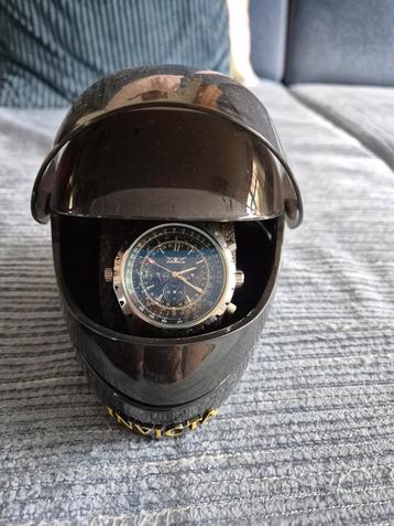 Mooi zeer uitgebreid automatisch heren horloge in helm. beschikbaar voor biedingen