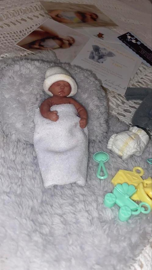 Minature silicone baby, Verzamelen, Poppen, Zo goed als nieuw, Pop, Ophalen of Verzenden