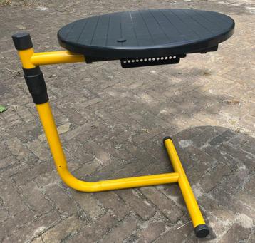 Vintage Italiaans Design bijzettafeltje beschikbaar voor biedingen
