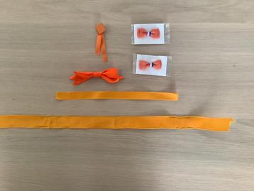 Oranje lintjes / strikjes voor bv Koningsdag