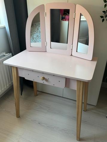 Lichtroze kinderkaptafel met lade beschikbaar voor biedingen