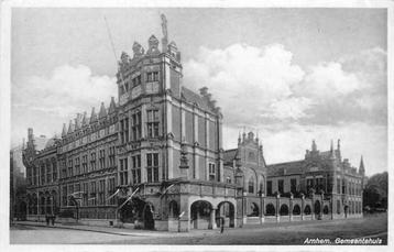 (301-086-023) Arnhem Gemeentehuis beschikbaar voor biedingen