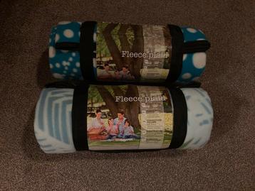 2 stuks fleece plaid met aluminium achterzijde voor isolatie beschikbaar voor biedingen