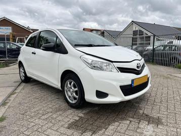 Toyota Yaris 1.0 VVT-i Comfort. 122.336 (bj 2012) beschikbaar voor biedingen