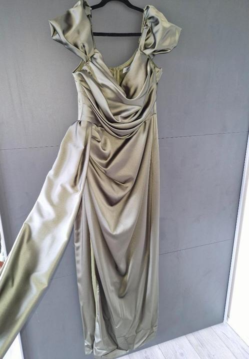 SATIN GREEN DRESS || TRENDY COLOR 2024, Kleding | Dames, Gelegenheidskleding, Zo goed als nieuw, Galajurk, Maat 42/44 (L), Groen