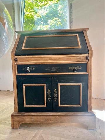 Gratis houten secretaresse kast ophalen in Veendam beschikbaar voor biedingen