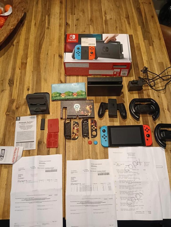 Nintendo switch red&blu, Spelcomputers en Games, Spelcomputers | Nintendo Switch, Zo goed als nieuw, Switch Original, Met 1 controller