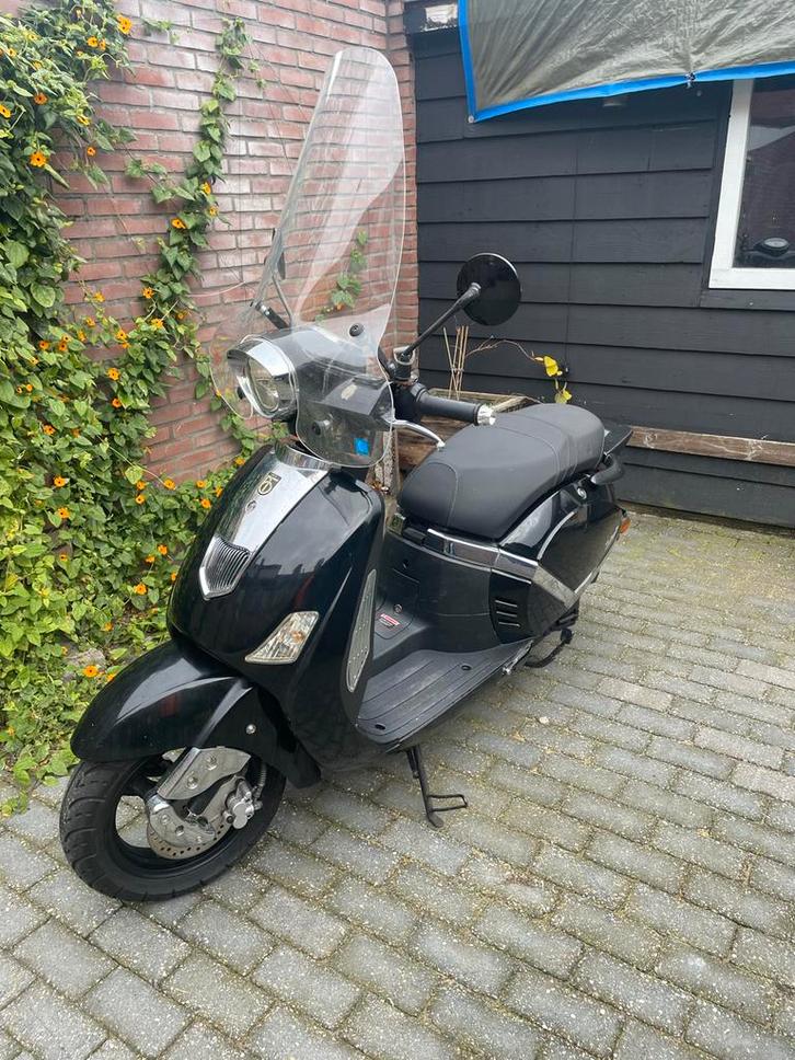 Bellagio Scooter wie een goede scooter zoekt, Fietsen en Brommers, Snorfietsen en Snorscooters, Zo goed als nieuw, Overige merken
