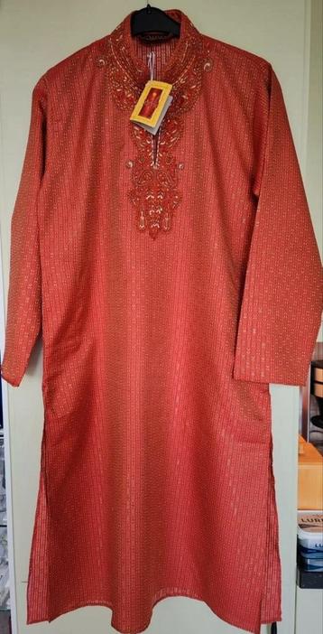 Attire The Ethnic Creation uniseks gravelrode tuniek, mt 42  beschikbaar voor biedingen
