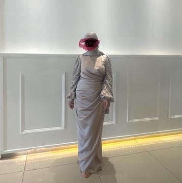 Feestjurk beschikbaar voor biedingen