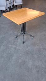 42 eiken horeca tafels 70x70 cm met gietaluminium onderstel, Ophalen of Verzenden, Zo goed als nieuw, Vijf personen of meer, Rechthoekig