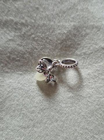 Pandora Bedel - Vuurvliegje beschikbaar voor biedingen