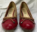 Wijnrode lak schoenen met lage hak, leder, maat 39, Ophalen, Schoenen met lage hakken, MERK STUDIO, Zo goed als nieuw
