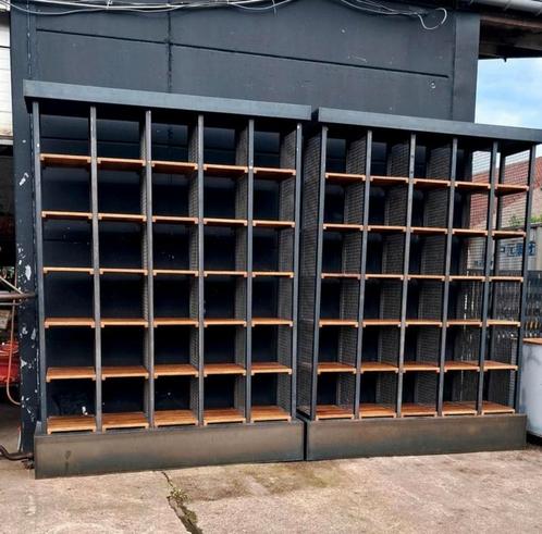 Industriële locker-/vakkenkast, Huis en Inrichting, Kasten | Roldeurkasten en Archiefkasten, Zo goed als nieuw, 150 tot 200 cm
