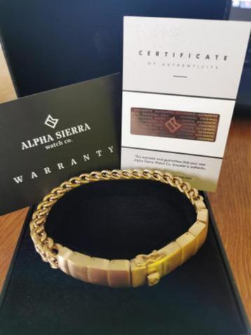 Armband Stainless Steel,Alpha Sierra Goudkleurig new in doos beschikbaar voor biedingen