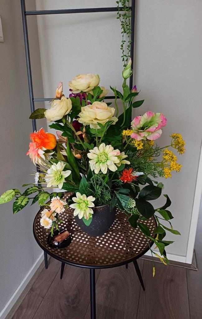 Prachtig Zijden Bloemstuk, Huis en Inrichting, Woonaccessoires | Kunstplanten en Kunstbloemen, Nieuw, Binnen, Buiten, Ophalen of Verzenden