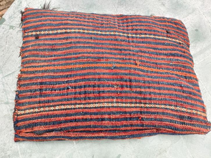 Antiek Perzisch tapijt vermaakt tot kussen 40 x 55 (KP17), Antiek en Kunst, Antiek | Kleden en Textiel, Ophalen of Verzenden
