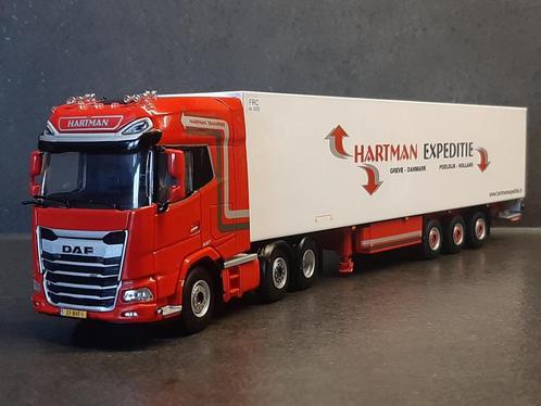 WSI Hartman Expeditie DAF XG+ 6X2 TWINSTEER REEFER TRAILER, Hobby en Vrije tijd, Modelauto's | 1:50, Nieuw, Bus of Vrachtwagen