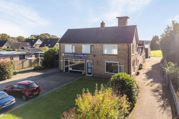 Ruime woning met loodsen te koop aangeboden, Huizen en Kamers, Huizen te koop, Friesland, 1500 m² of meer, Woning met bedrijfsruimte