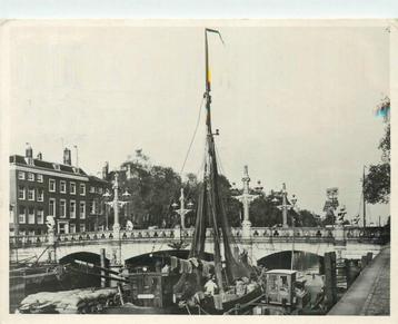 (388-140-029) Rotterdam Wijnhaven Regentessebrug beschikbaar voor biedingen