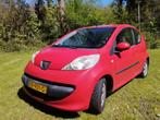 Peugeot 107 1.0 12V 3DR 2005 handgesch Rood, Voorwielaandrijving, 765 kg, 4 stoelen, 68 pk