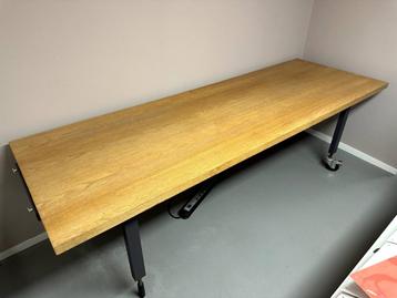 Groot houten bureau - XXL beschikbaar voor biedingen