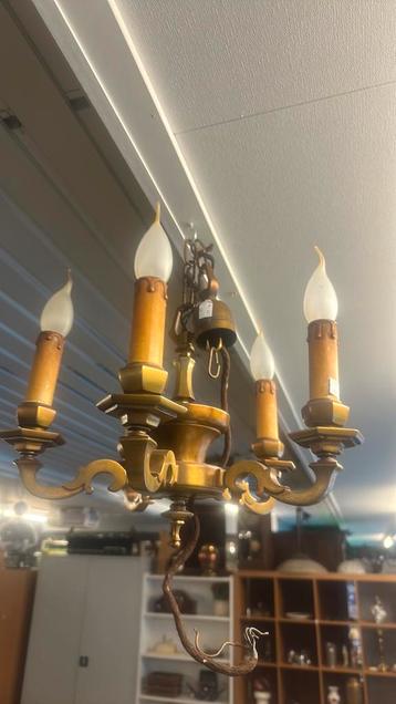 Goud Gekleurde Kroonluchter beschikbaar voor biedingen