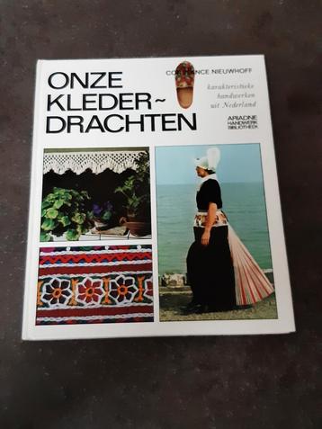 Onze klederdrachten handwerken nieuwstaat beschikbaar voor biedingen