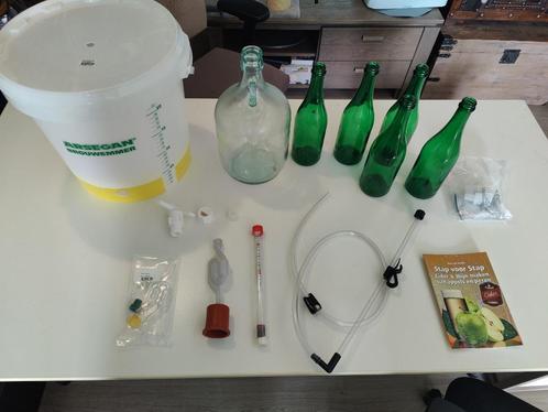 Brouw pakket. Vergistingsemmer 25 Liter + brouwfles 5 Liter, Hobby en Vrije tijd, Overige Hobby en Vrije tijd, Zo goed als nieuw