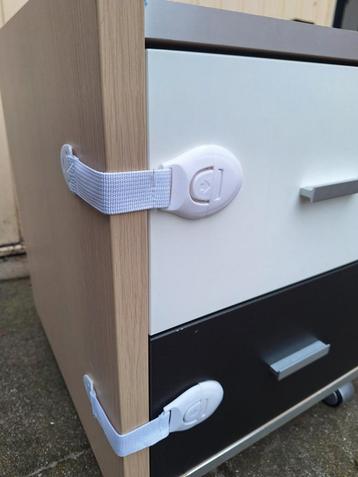 IKEA Nachtkastje met Kinderslot beschikbaar voor biedingen