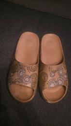Versace Slippers Maat 38, Slippers, Beige, Ophalen of Verzenden, Zo goed als nieuw