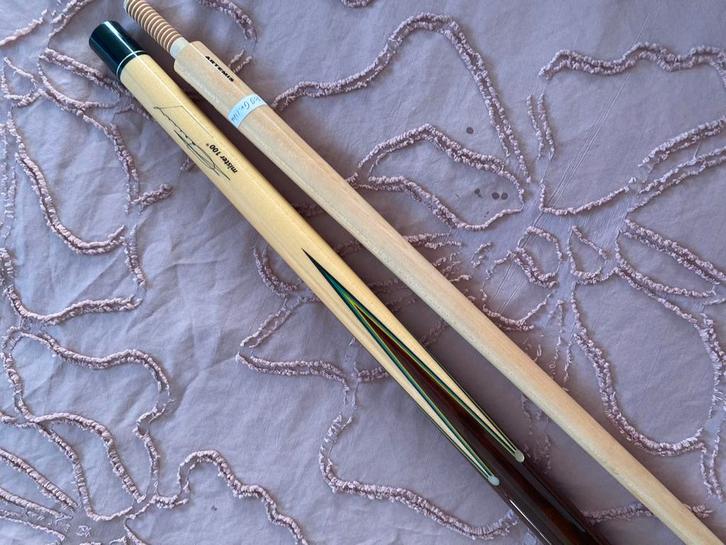 Artemis Ceulemans keu in nieuwstaat + foudraal, Sport en Fitness, Biljarten en Poolen, Zo goed als nieuw, Keu of Ballen, Ophalen of Verzenden