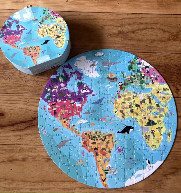 Janod ronde puzzel wereld dubbelzijdig in koffer 208 stukjes, Kinderen en Baby's, Speelgoed | Kinderpuzzels, Gebruikt, 6 jaar of ouder