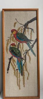 Geborduurd vintage Schilderij Papegaaien in Houten Lijst, Ophalen of Verzenden, Gebruikt