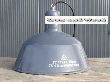 Emaille blauwe oude lamp met tekst D30 H25 beschikbaar voor biedingen