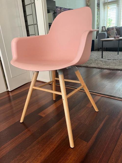 Trendy SKLUM-kuipstoeltjes – wit en roze €35 per stuk, Huis en Inrichting, Stoelen, Zo goed als nieuw, Vier, Hout, Kunststof, Wit