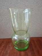 Antieke gifgroene glazen vaas (Kristalunie W.J. Rozendaal?), Ophalen of Verzenden