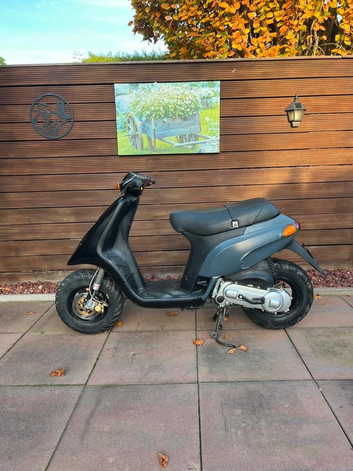 Piaggio typhoon 50, Fietsen en Brommers, Scooters | Piaggio, Zo goed als nieuw, Overige modellen, Ophalen