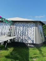 Caravan Chateau calista 450 uit 2003 met seizoen plek 2025, Caravans en Kamperen, Caravans, Rondzit, Koelkast, Particulier, Tot en met 4