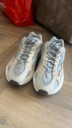 Yeezy Boost 700 v2 Cream, Verzenden, Zo goed als nieuw, Beige, Sneakers of Gympen