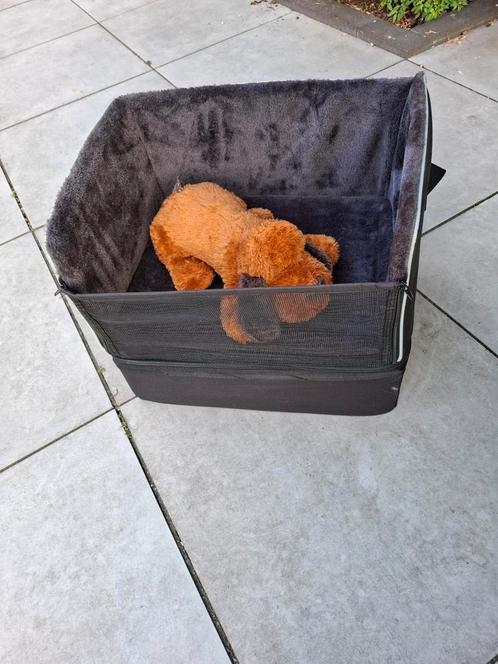Trixie honden autostoel, Dieren en Toebehoren, Hondenmanden, Zo goed als nieuw, Ophalen of Verzenden