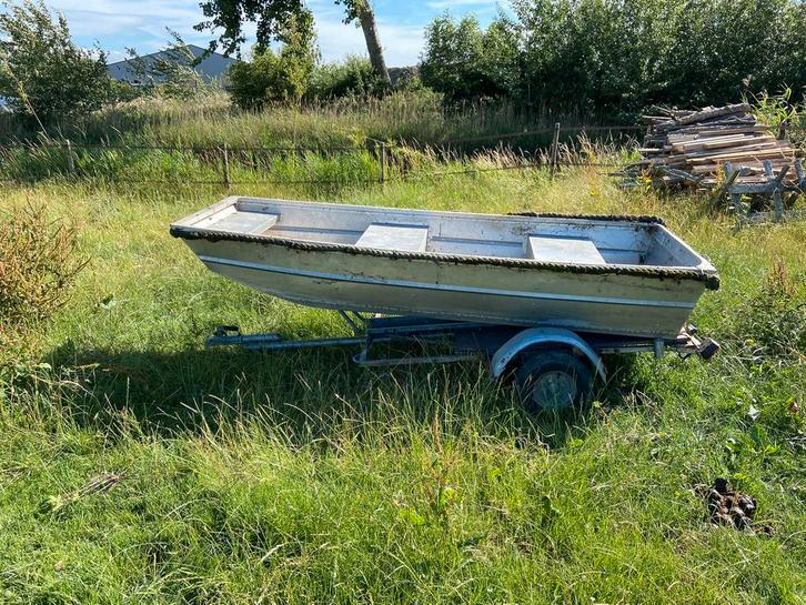 Aluminium vis/ werk bootje, Watersport en Boten, Vis- en Consoleboten, Gebruikt, Tot 10 pk, 3 tot 6 meter, Elektrisch, Buitenboordmotor