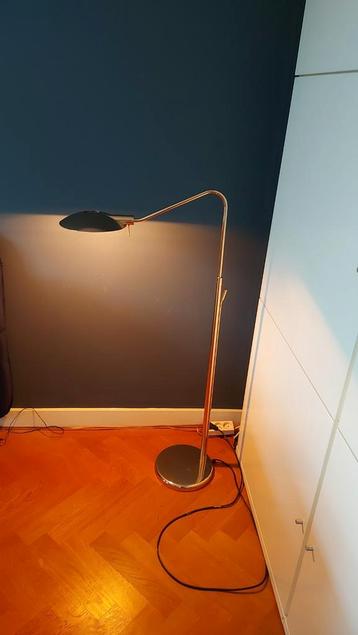 Vloerlamp leeslamp beschikbaar voor biedingen