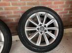 VW Helsinki 17" Winterbanden - 5-6mm, Auto-onderdelen, Banden en Velgen, Gebruikt, Banden en Velgen, 17 inch, Personenwagen