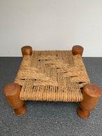 Vintage houten  (voeten) krukje met riet zitting, Huis en Inrichting, Stoelen, Gebruikt, Bruin, Ophalen of Verzenden, Eén