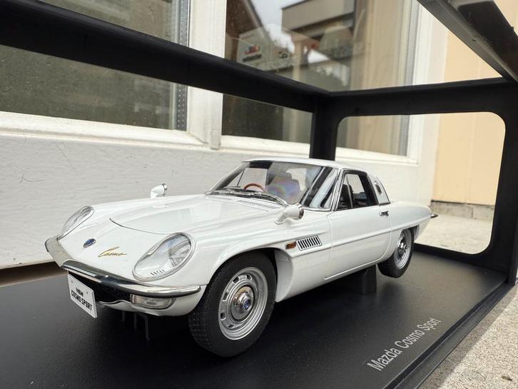 1:18 Mazda Cosmo Sport wit 1966 Autoart 75931, Hobby en Vrije tijd, Modelauto's | 1:18, Zo goed als nieuw, Auto, Autoart, Ophalen of Verzenden