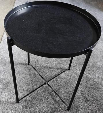 Zwart metalen bijzettafeltje – stijlvol en compact beschikbaar voor biedingen