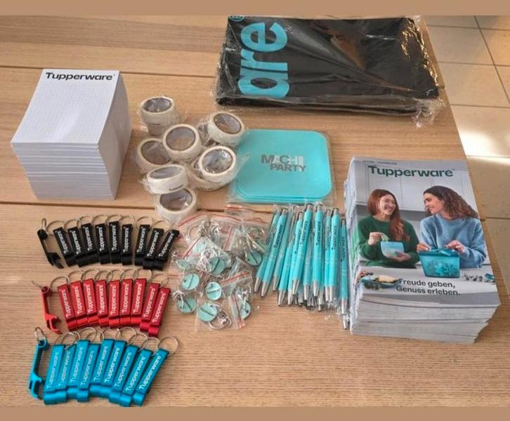 TUPPERWARE GADGETS sleutelhangers-pen-potopener, Huis en Inrichting, Keuken | Tupperware, Nieuw, Overige typen, Ophalen of Verzenden