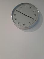 Mooie, moderne wandklok zgan, Huis en Inrichting, Woonaccessoires | Klokken, Ophalen, Zo goed als nieuw, Wandklok